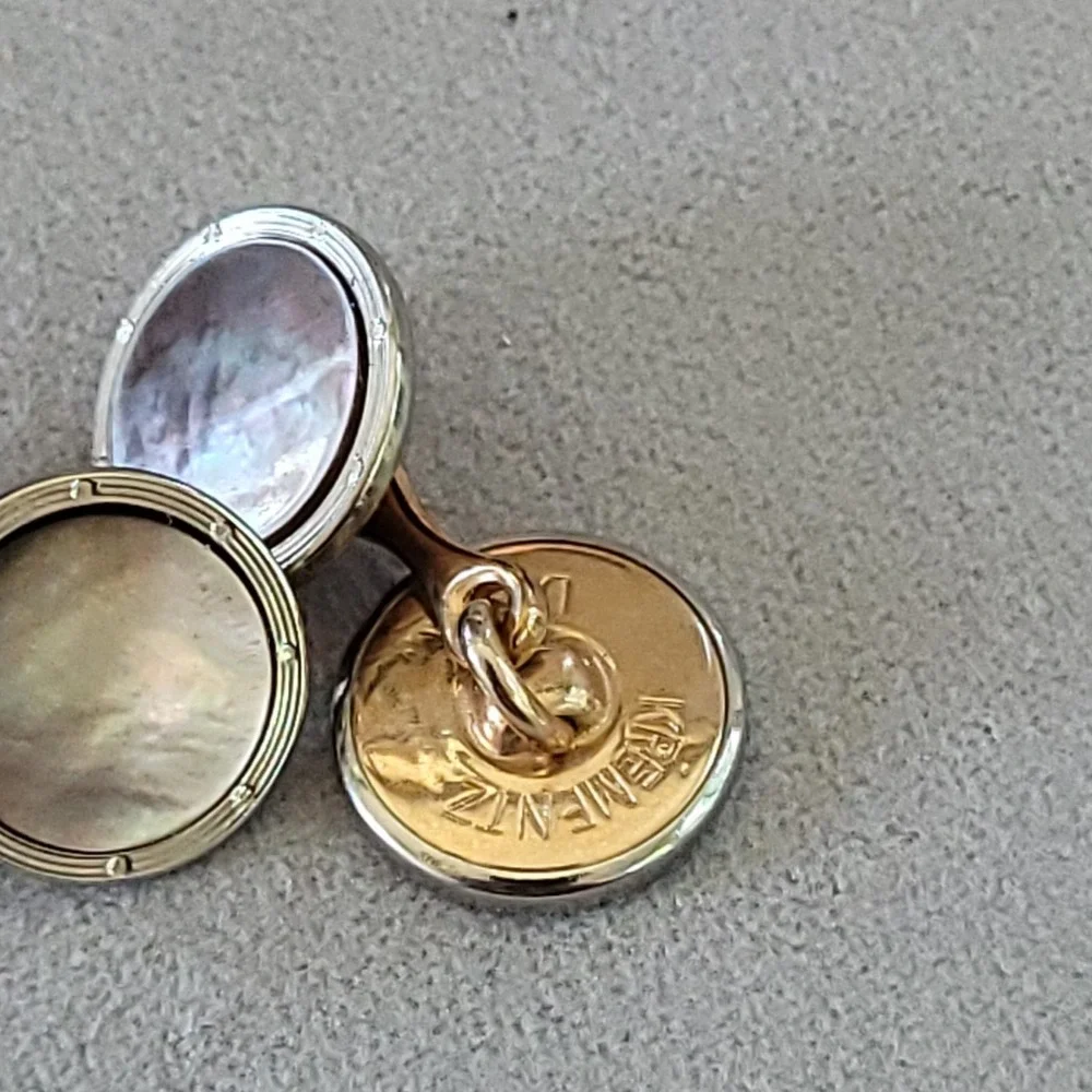 Vintage KREMENTZ Mother of Pearl Round Cufflinks Gold Tone USA 5.05g